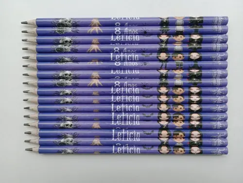 Lápis Personalizado Wandinha Cute