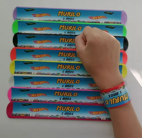 Pulseira Bate Enrola Hotwheels Cores Sortidas