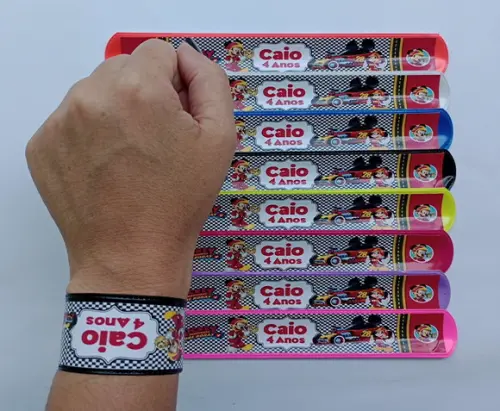 Pulseira Bate Enrola Mickey Sobre Rodas Cores Sortidas