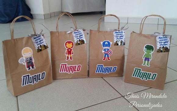 10 Sacolinhas de Papel com Adesivo e Tag Vingadores Kids