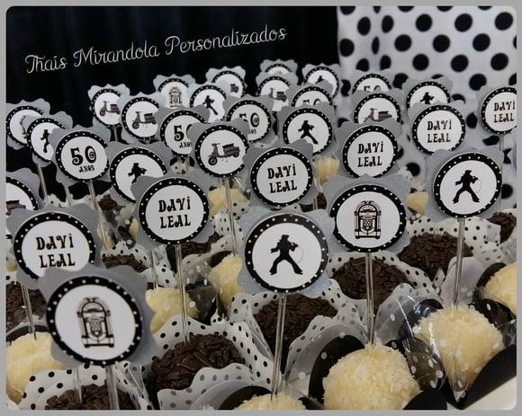 30 toppers 3D Anos 60, com palitinho