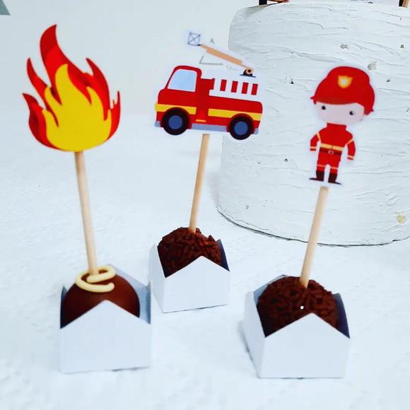 30 toppers 3D Bombeiro, com palitinho