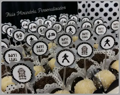30 toppers 3D Anos 60, com palitinho