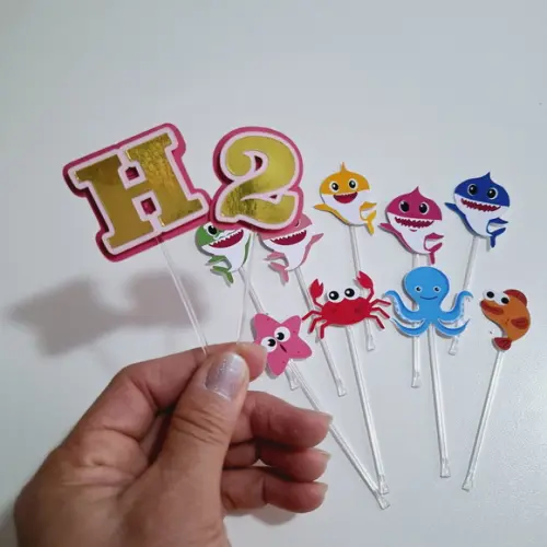30 toppers 3D Baby Shark, com palitinho