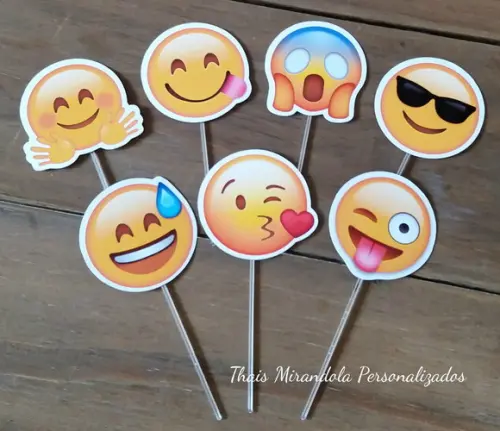 30 toppers Simples Emoji, com palitinho