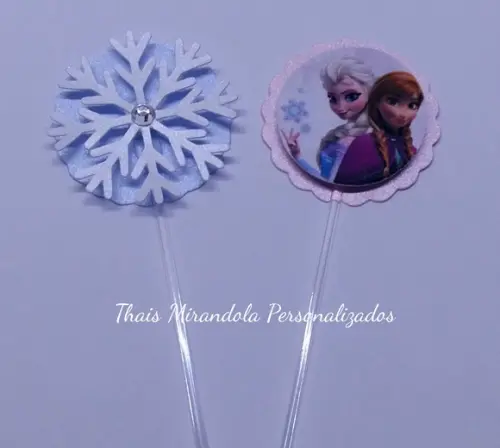 30 toppers 3D Frozen, com palitinho