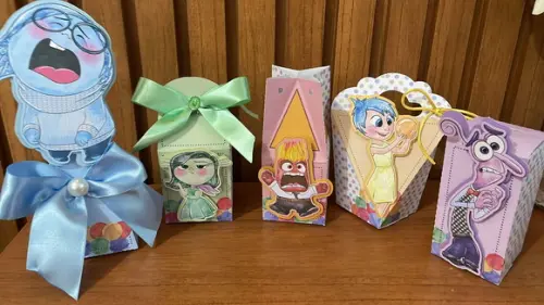 Caixinha Personalizada de Divertidamente 1 e 2