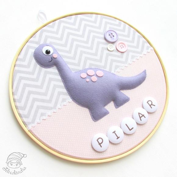 Enfeite de Porta Maternidade Dinossauro - Menina