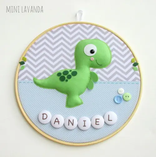 Enfeite de Porta Maternidade Dinossauro (nome Editável)