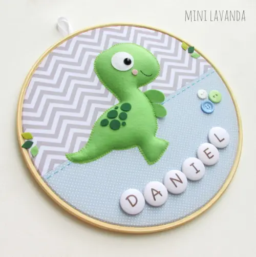 Enfeite de Porta Maternidade Dinossauro (nome Editável)