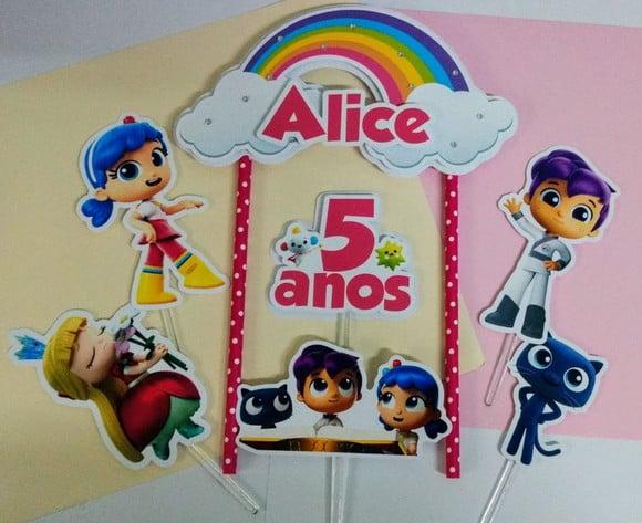 Topo de Bolo Vera e o Reino do Arco Íris