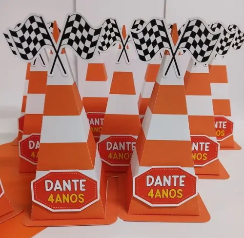 Centro de Mesa Cone Construção