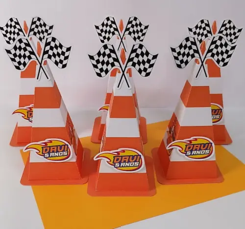 Centro de Mesa Cone Blaze e os Monster Machines
