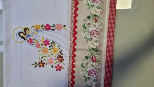 Pano de prato bordado a mão
