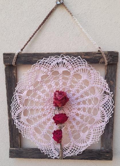 Quadro de Crochê com Flores Secas