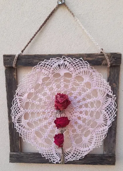 Quadro de Crochê com Flores Secas