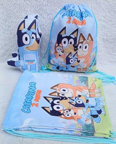 Almofada Contorno 21cm + Mochila Saco Bluey