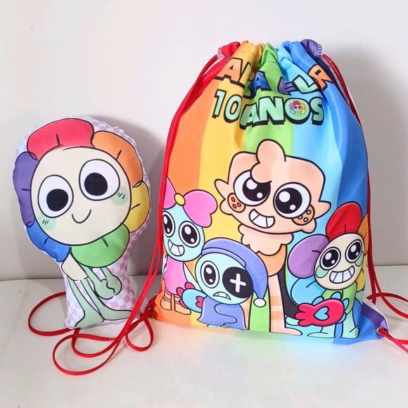Almofada Contorno 21cm + Mochila Saco Dandy World