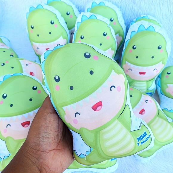 Almofada Contorno 21cm + Mochila Saco Dinossauro Baby