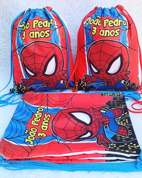 Almofada Contorno 21cm + Mochila Saco Homem Aranha