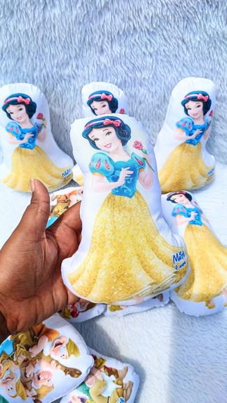 Almofada Contorno Branca de Neve 21cm