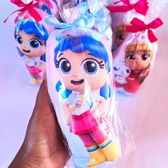 Almofada Contorno do Personagem Vera e o Reino Arco 21cm Alt