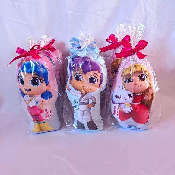 Almofada Contorno do Personagem Vera e o Reino Arco 21cm Alt