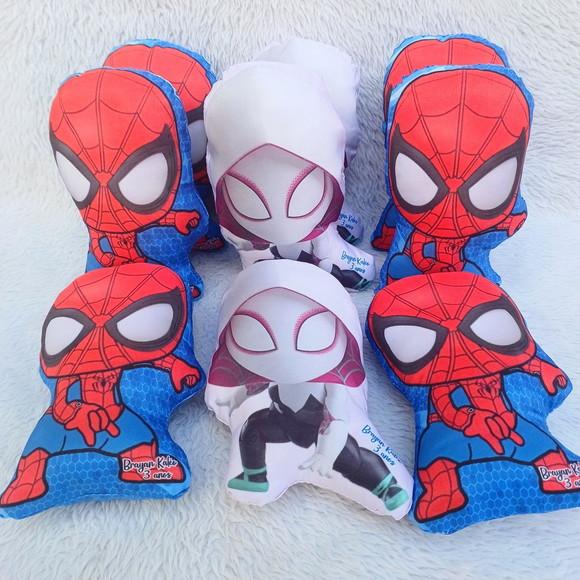 Almofada Contorno Homem Aranha 21cm