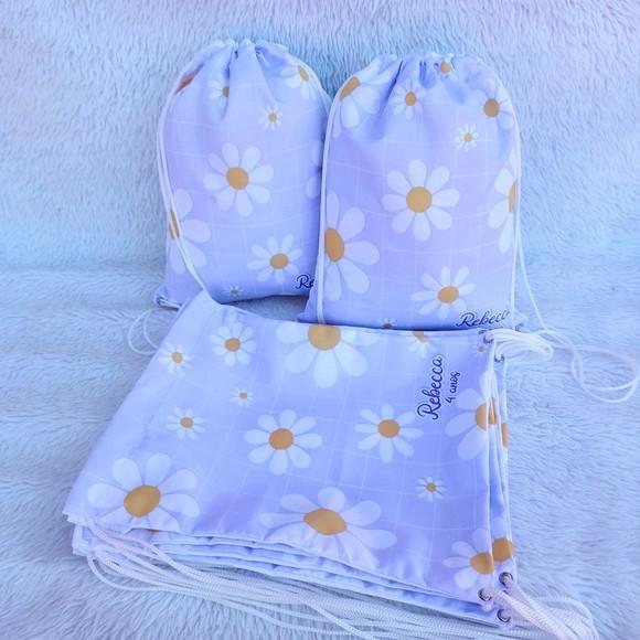 Mochila Saco Personalizada Flores Margaridas Fundo Lilás
