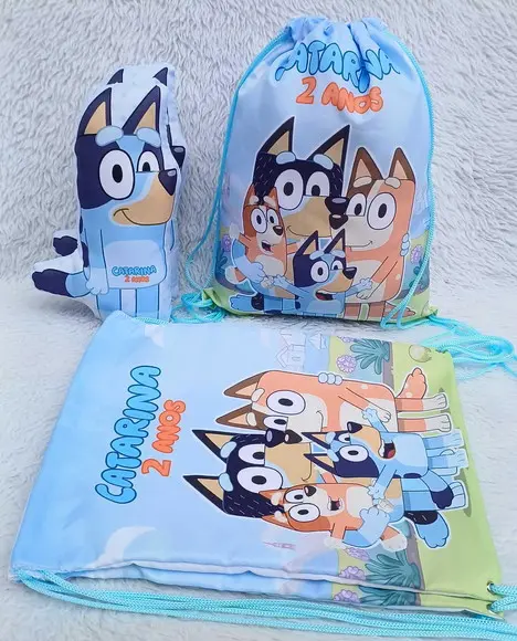 Almofada Contorno 21cm + Mochila Saco Bluey