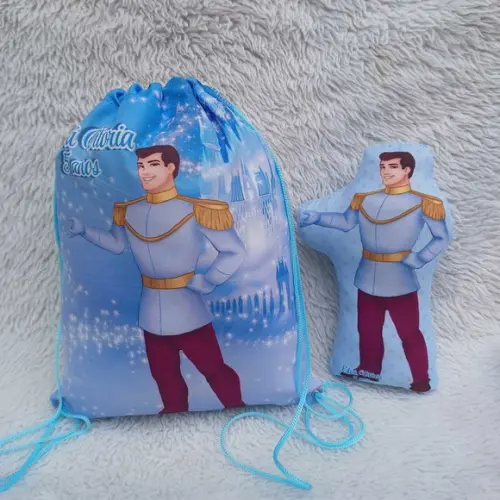 Almofada Contorno 21cm + Mochila Saco Cinderela
