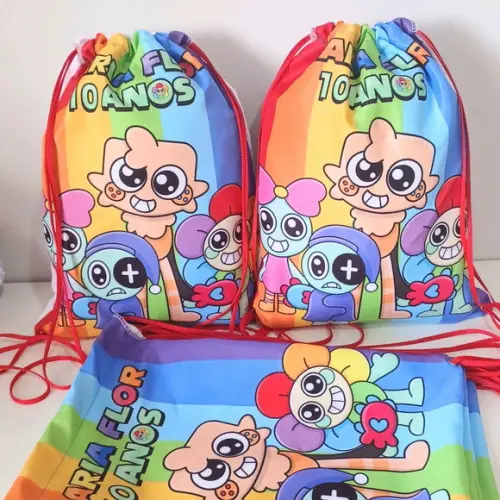 Almofada Contorno 21cm + Mochila Saco Dandy World