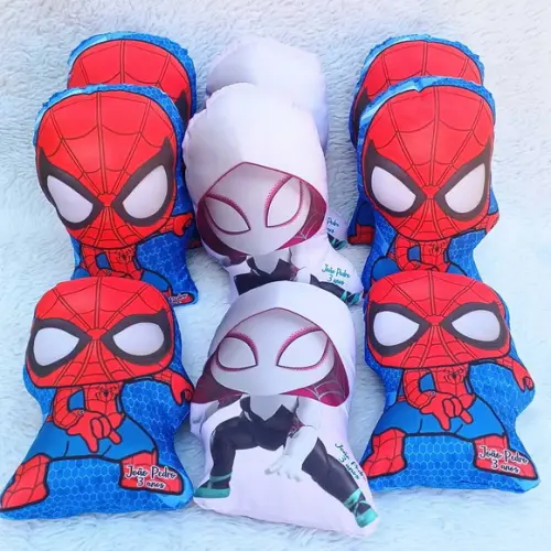 Almofada Contorno 21cm + Mochila Saco Homem Aranha
