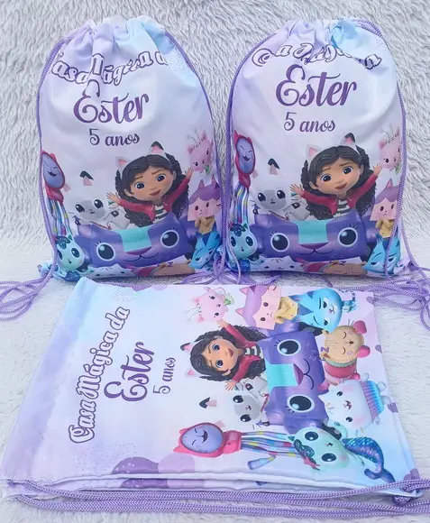 Almofada Contorno 21cm + Mochila Saco Gaby Gato