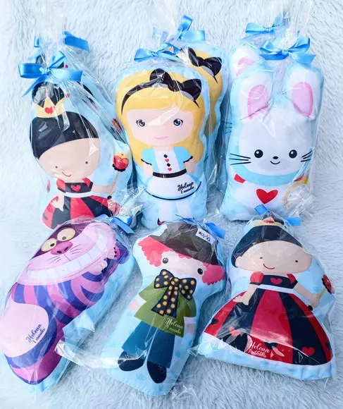 Almofada Contorno Alice no Pais das Maravilhas 21cm