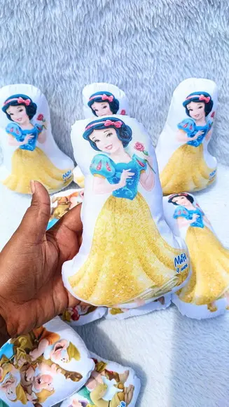 Almofada Contorno Branca de Neve 21cm