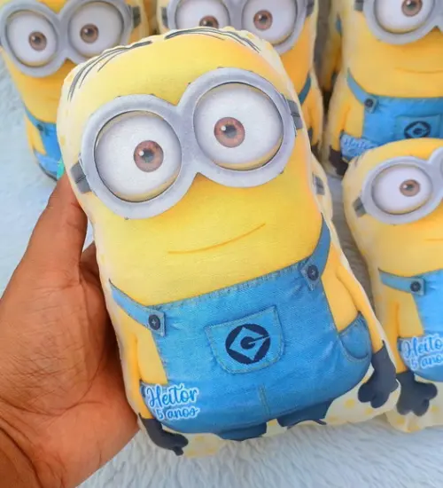 Almofada Contorno Minions 21cm