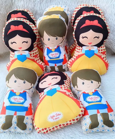 Almofada Contorno Personalizada Branca de Neve 21cm