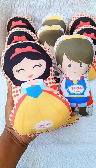 Almofada Contorno Personalizada Branca de Neve 21cm