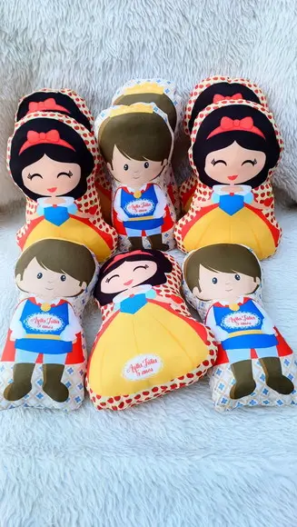 Almofada Contorno Personalizada Branca de Neve 21cm