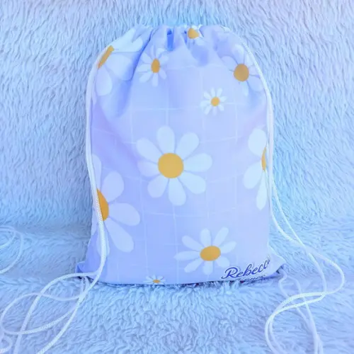 Mochila Saco Personalizada Flores Margaridas Fundo Lilás