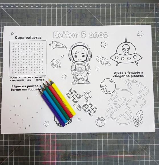 Arquivo de Corte Jogo Americano para Colorir Astronauta