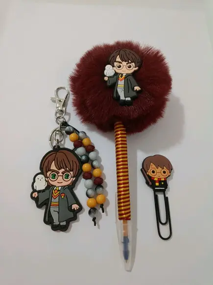 Kit Harry Potter Caneta Pompom + Chaveiro + Clips Decorado