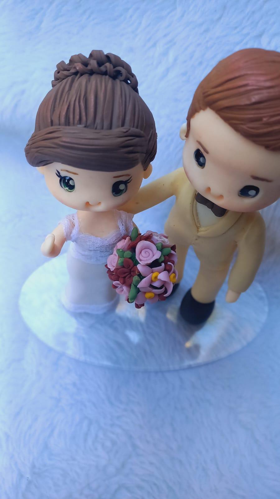 Topo de bolo biscuit noivinhos para casamento 1