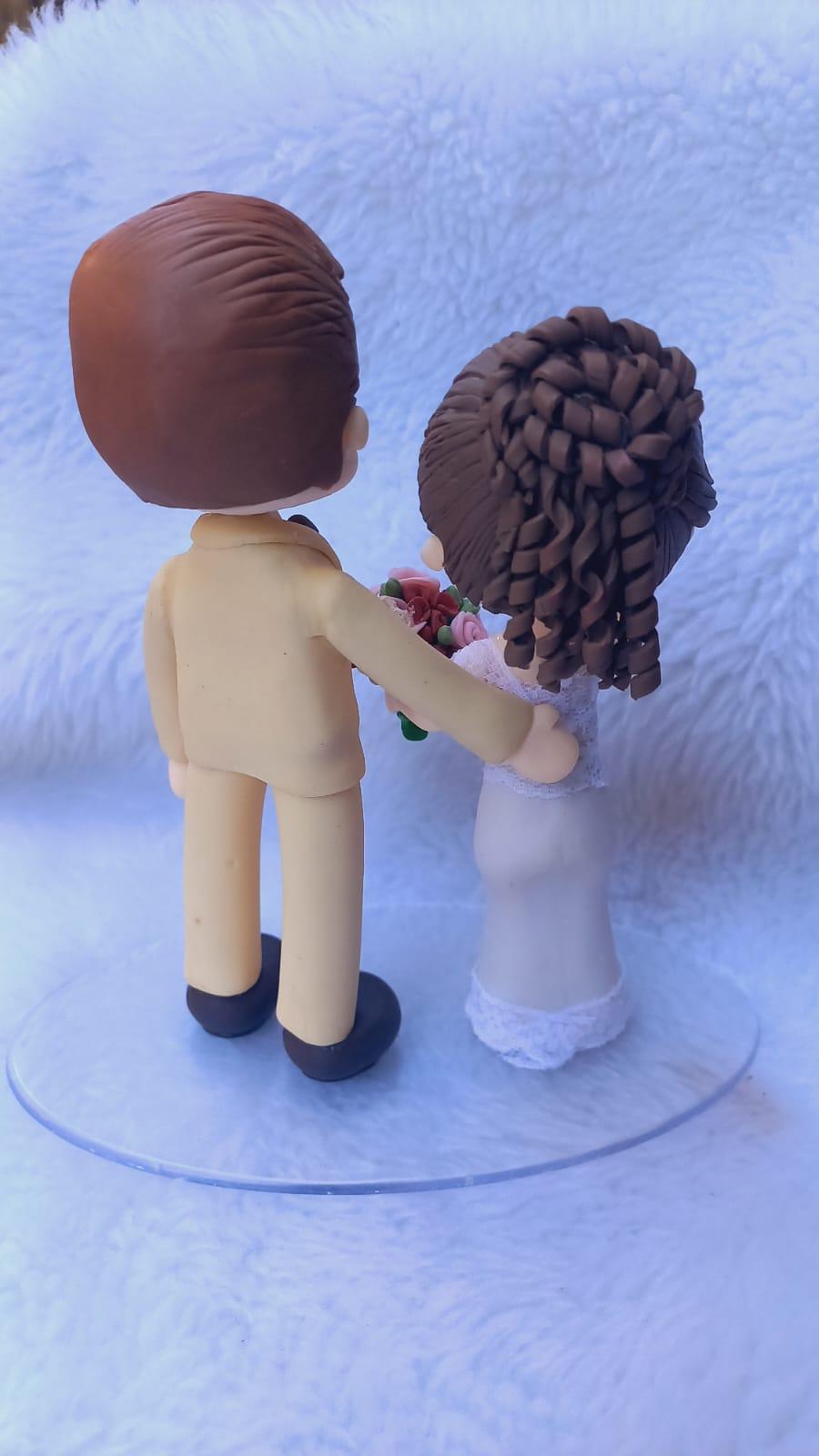 Topo de bolo biscuit noivinhos para casamento 1