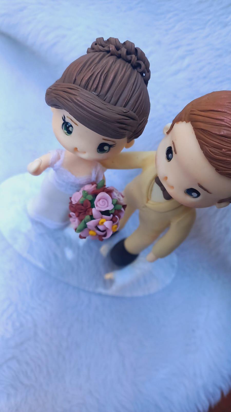 Topo de bolo biscuit noivinhos para casamento 1