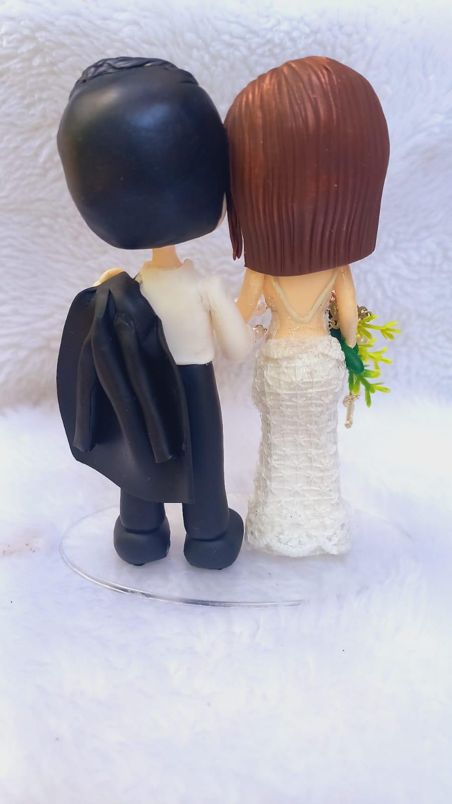 Topo de bolo biscuit noivinhos para casamento 4