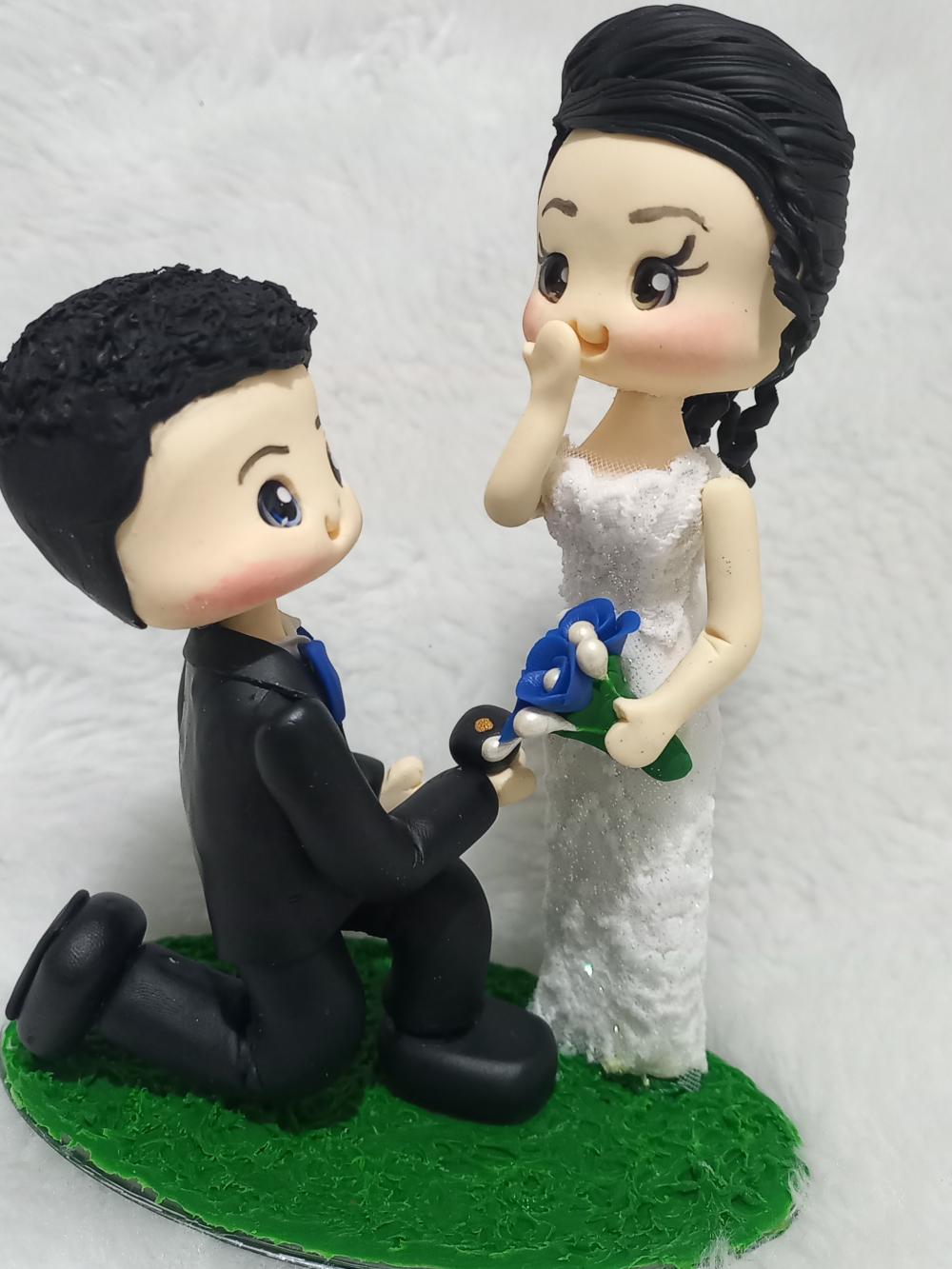 Topo de bolo biscuit noivinhos para casamento 11