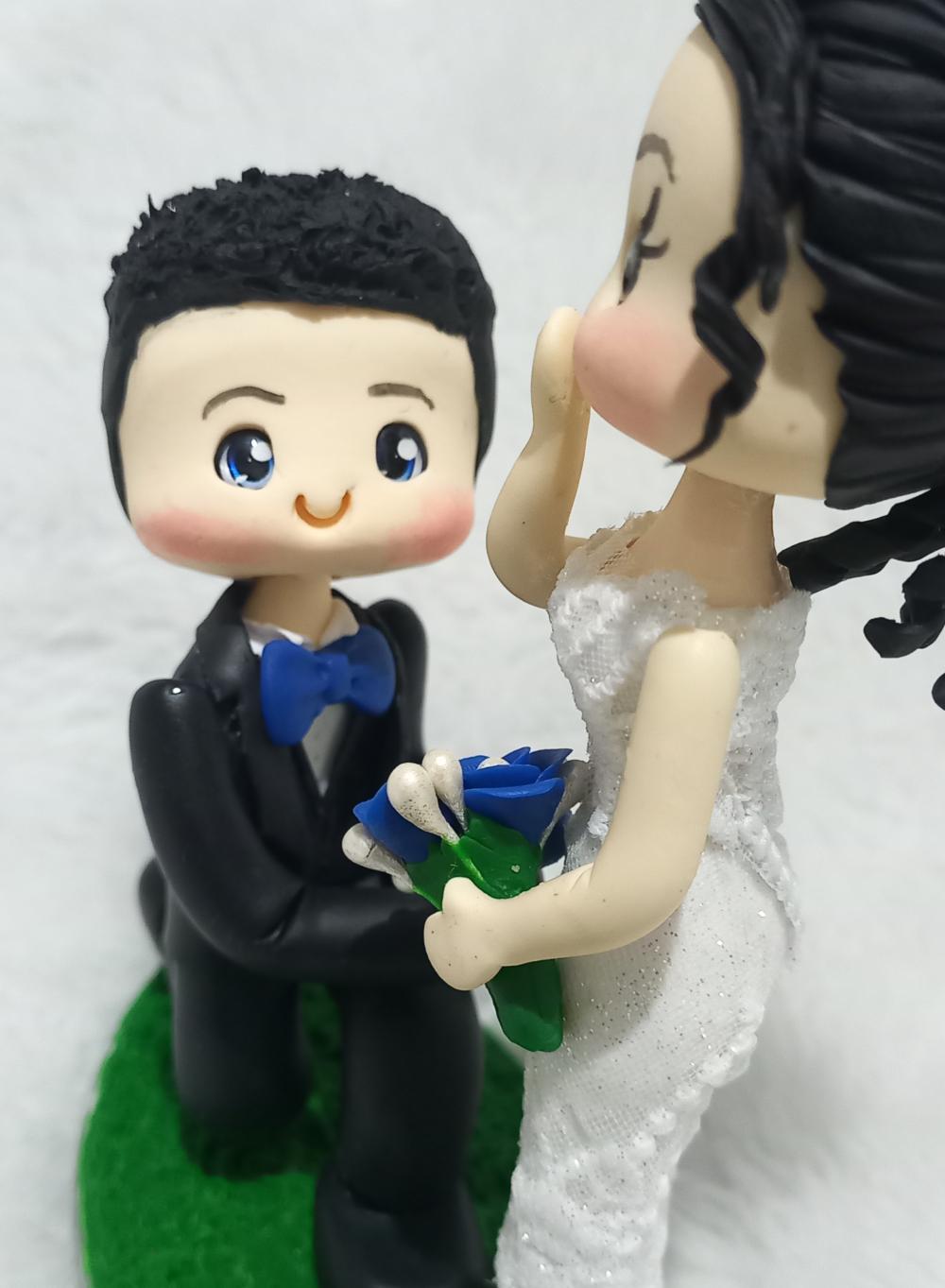 Topo de bolo biscuit noivinhos para casamento 11