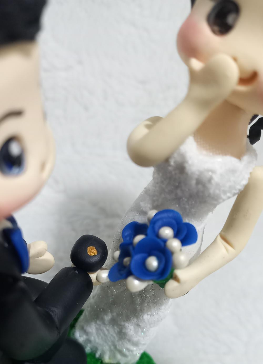 Topo de bolo biscuit noivinhos para casamento 11